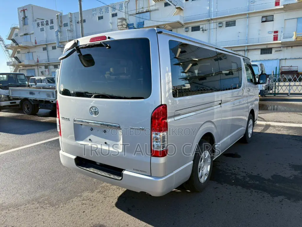 Toyota HiAce 2021 Silver