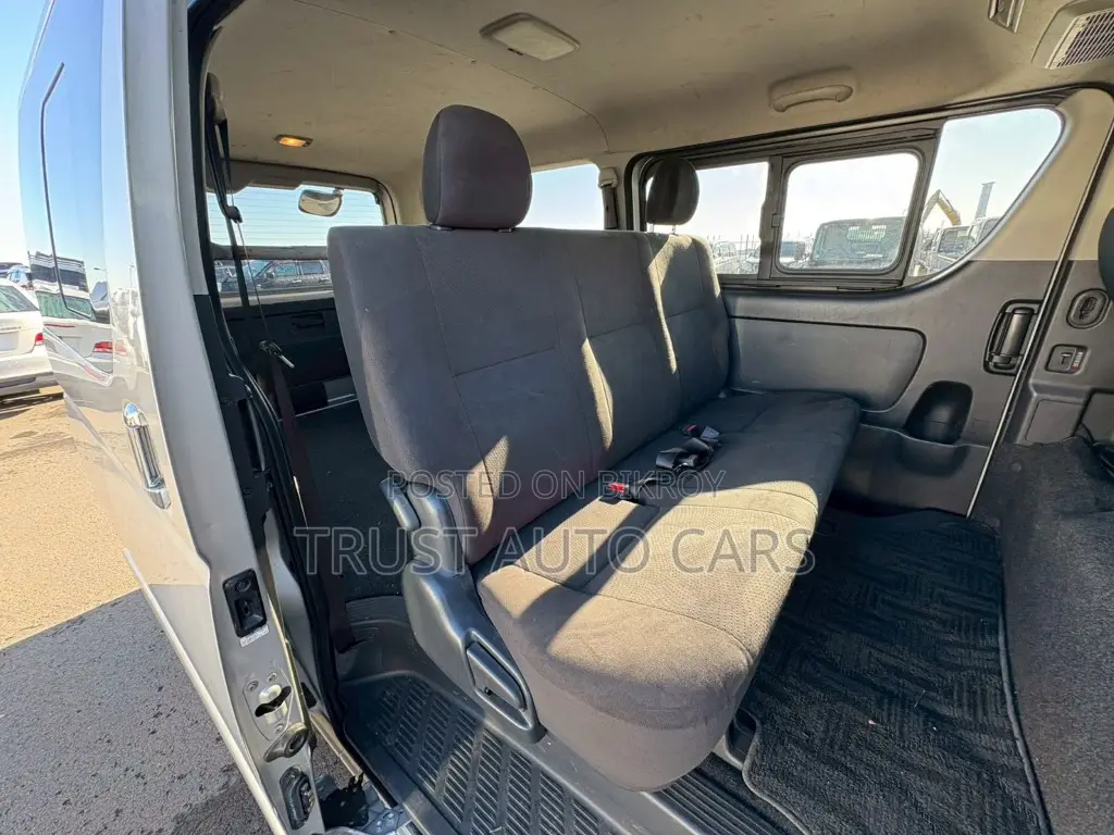 Toyota HiAce 2021 Silver