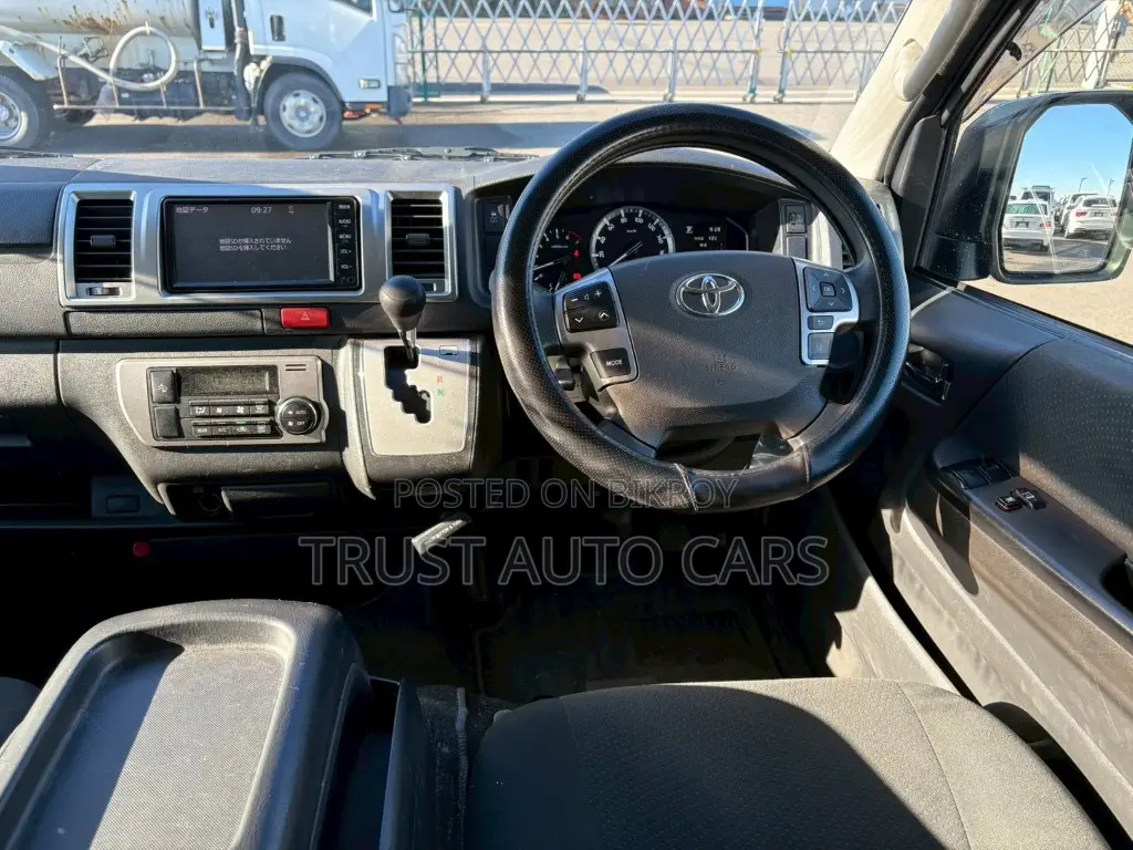 Toyota HiAce 2021 Silver