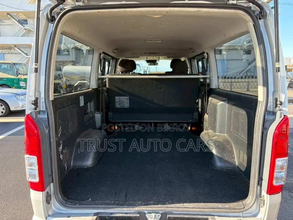 Toyota HiAce 2021 Silver