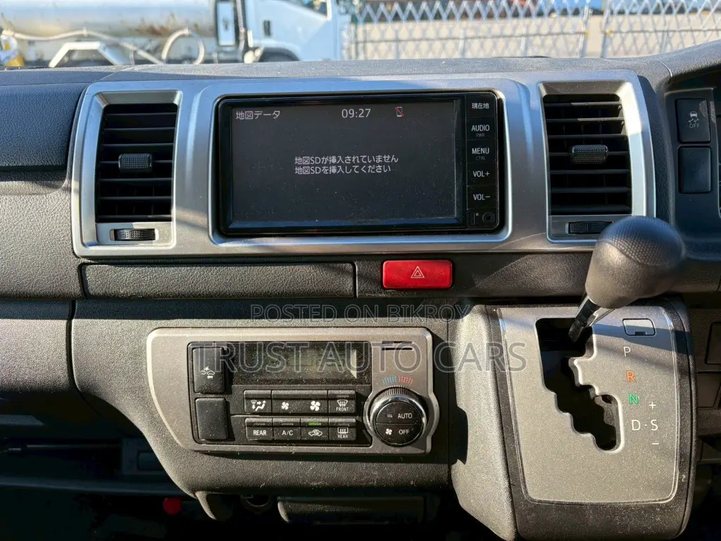 Toyota HiAce 2021 Silver
