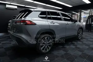 নিউ টয়োটা করোল্লা ক্রস ২০২৫ গ্রে