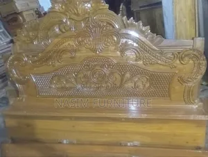 পুরাতন পালং আকাশি কাঠের
