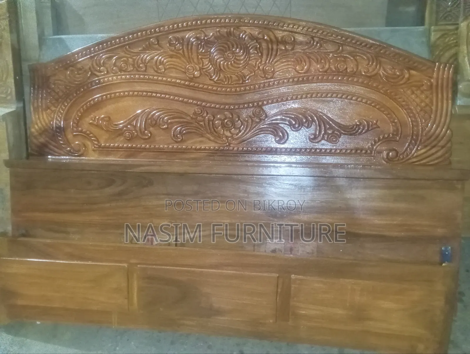 পুরাতন পালং আকাশি কাঠের
