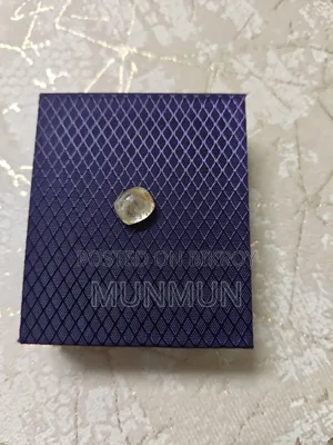 শ্রীলঙ্কান হলুদ নীলকান্তমণি (পুষ্পরাগ)