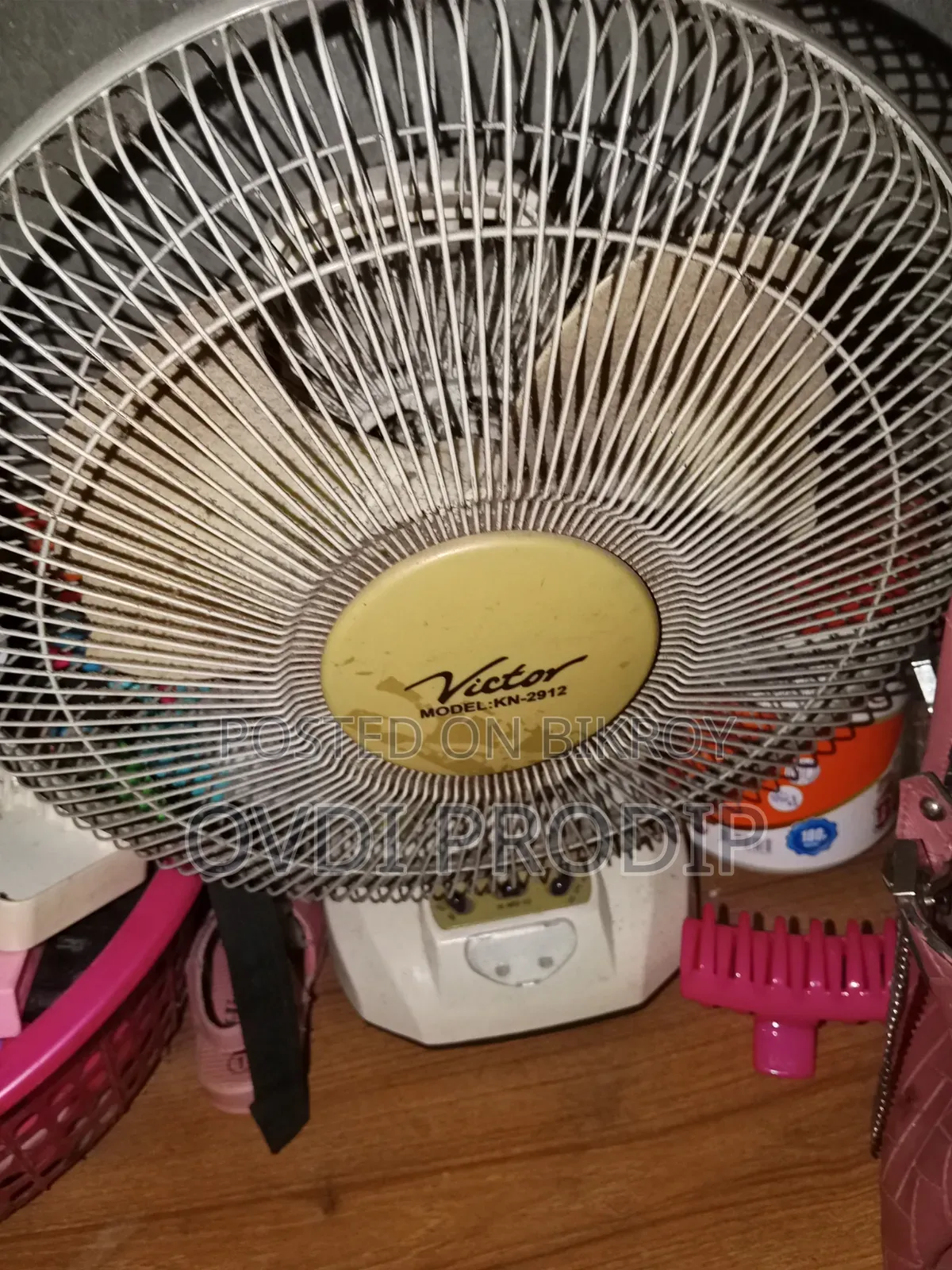 Charging Fan and Non-Charging Fan