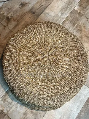 হোগলা পাতার বোনা একজোড়া ফ্লোর কুশন বা পাউফ