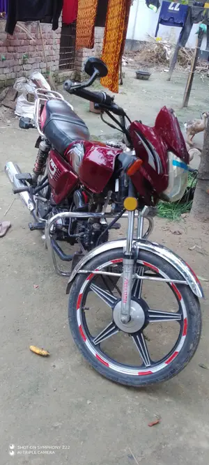 মোটরসাইকেল ২০২১ লাল