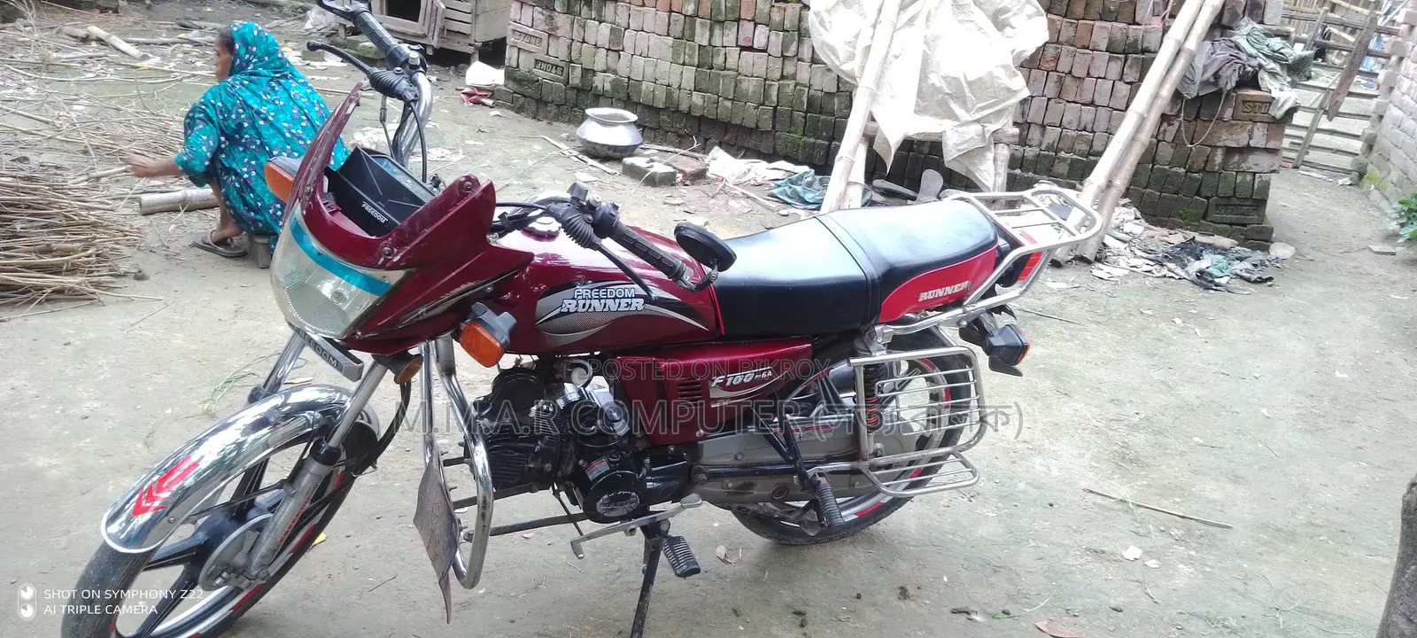 মোটরসাইকেল ২০২১ লাল