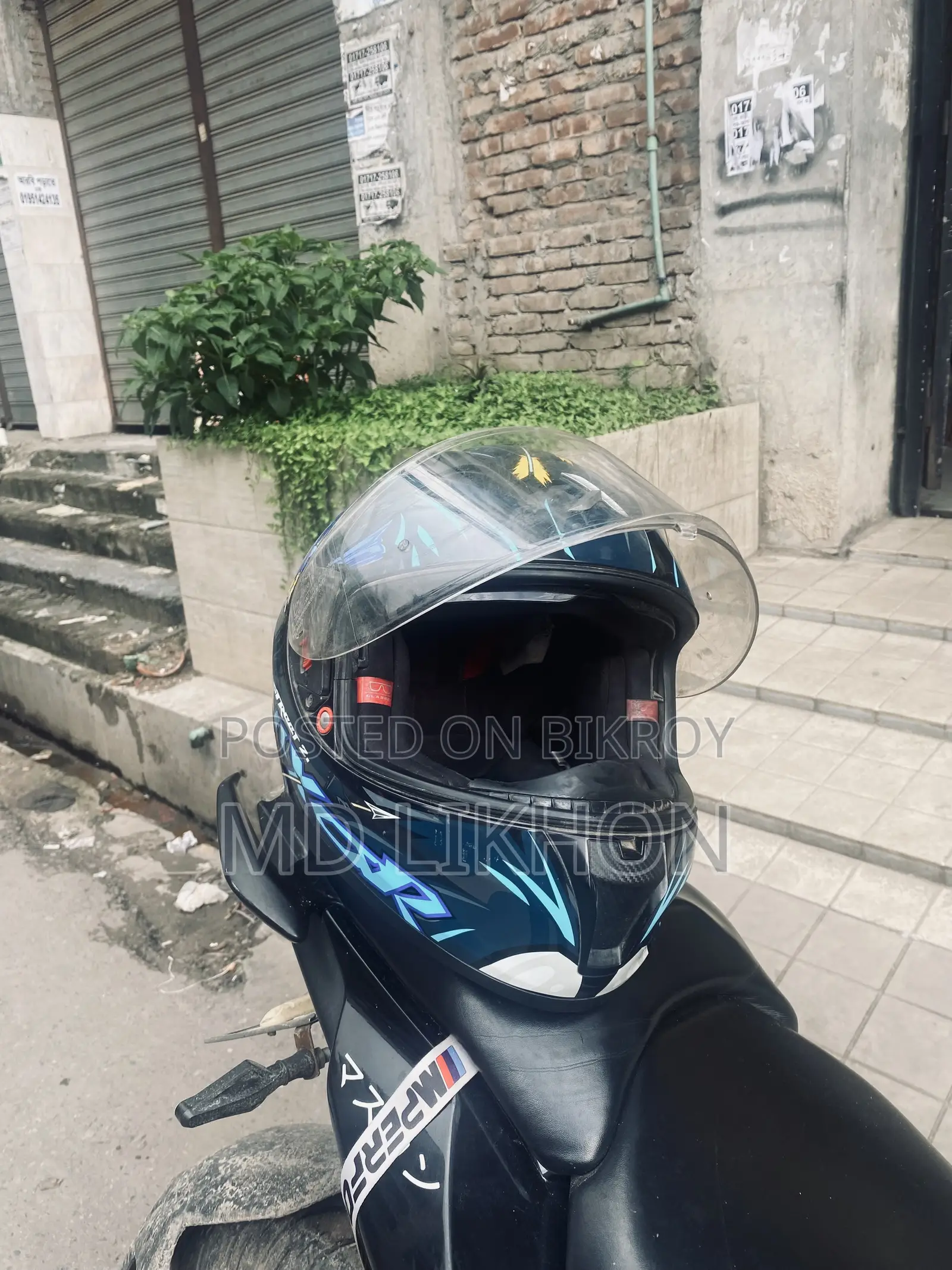 অ্যাক্সর হেলমেট