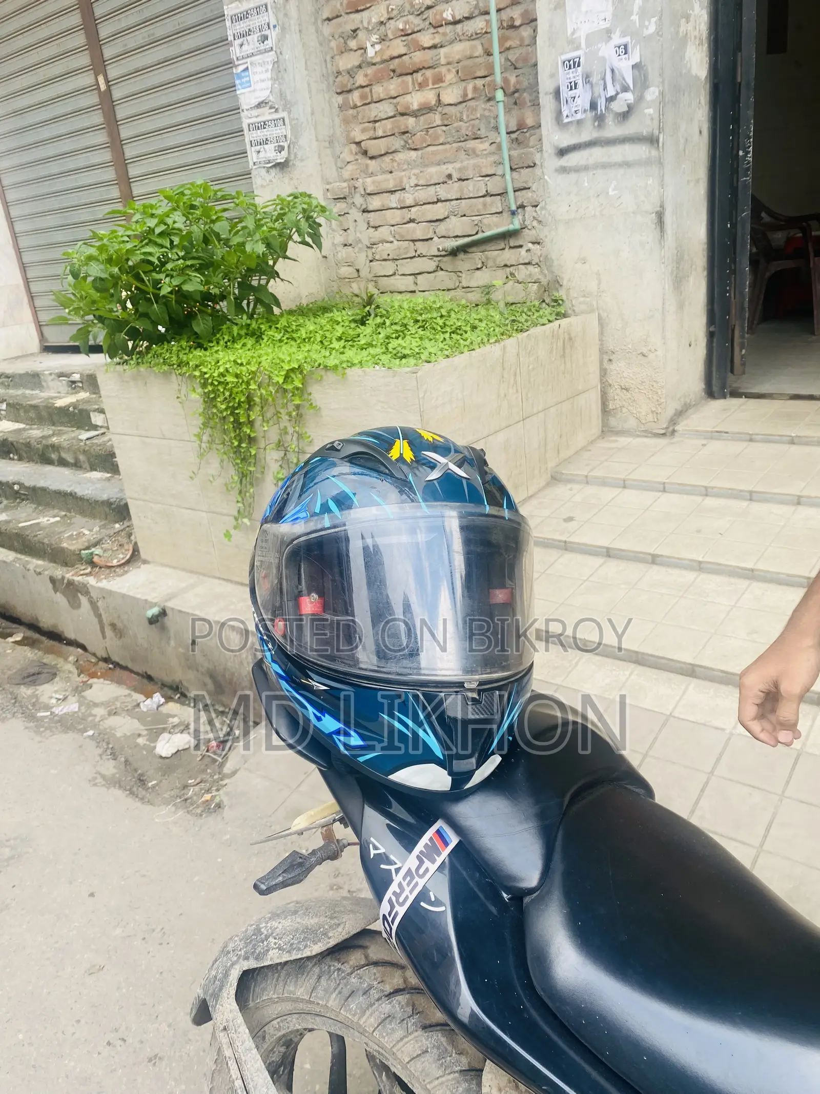 অ্যাক্সর হেলমেট