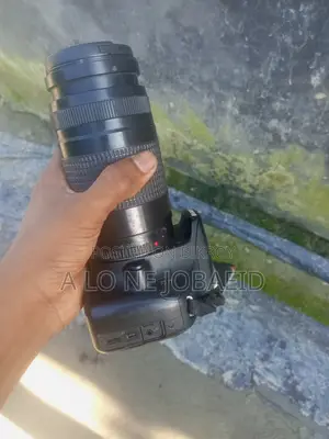 Canon 1200D Camera 75-300 Zoom Lens.