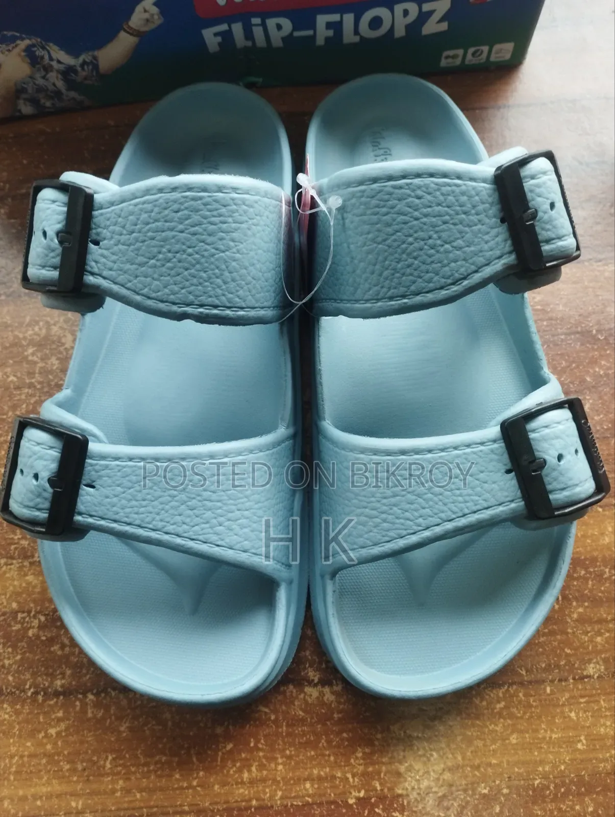 Best shoes for the rainy season, get a headphone free,