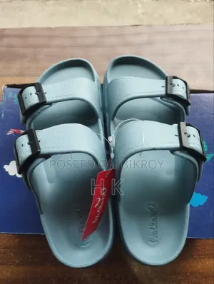 Best shoes for the rainy season, get a headphone free,