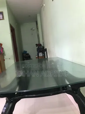 ডাইনিং টেবিল