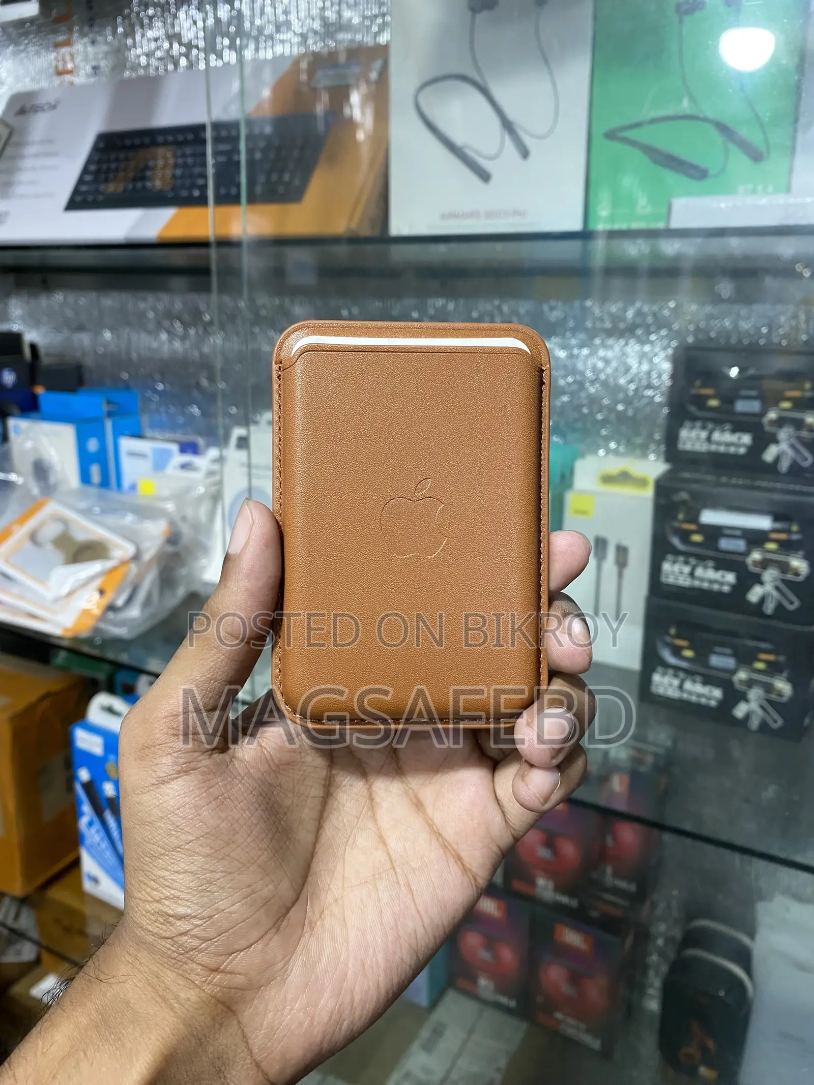 MagSafe Leather Wallet With Official Pop-Up Animation