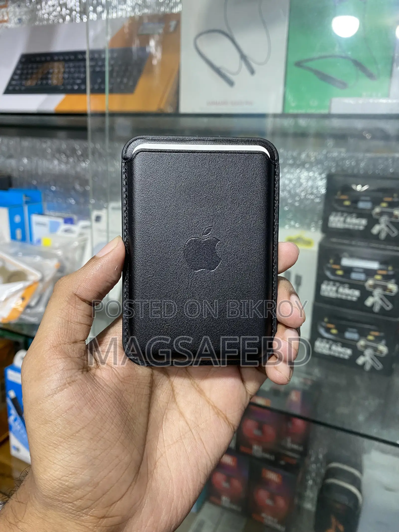 MagSafe Leather Wallet With Official Pop-Up Animation