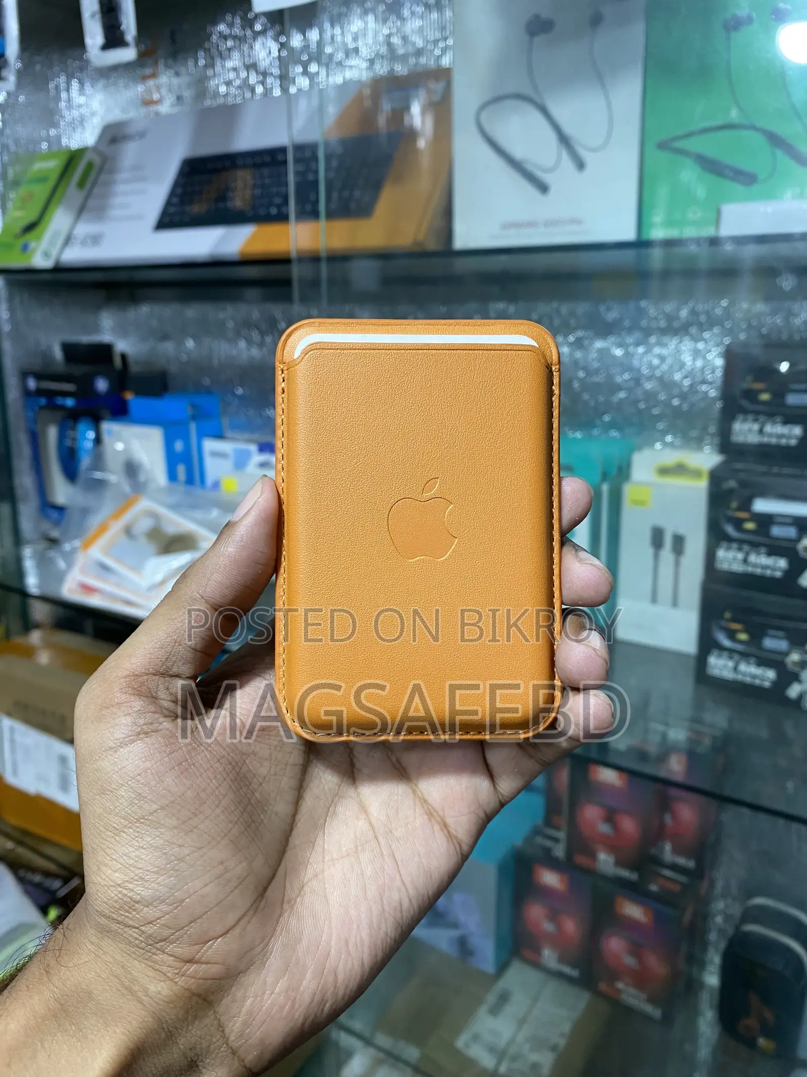 MagSafe Leather Wallet With Official Pop-Up Animation
