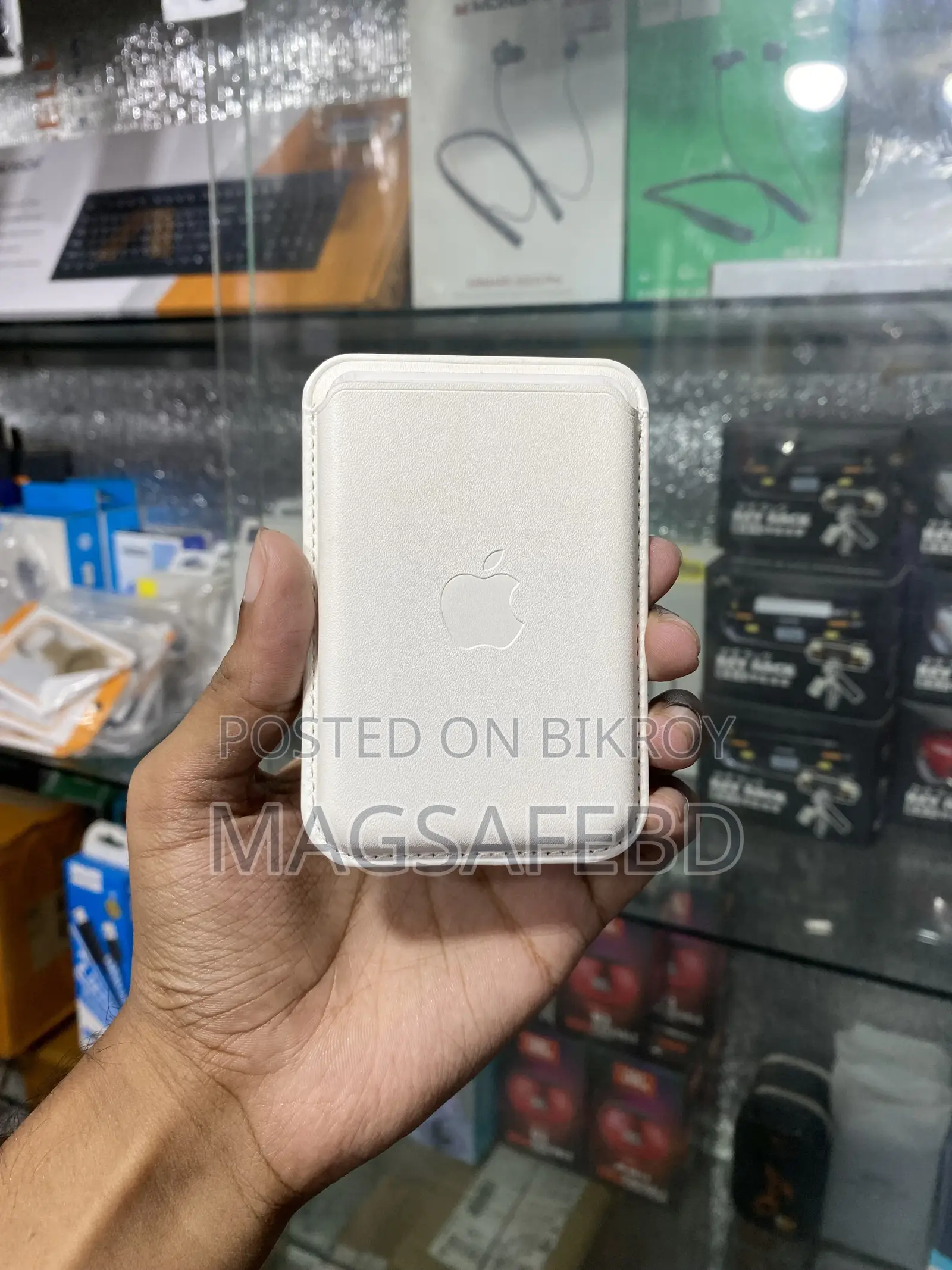 MagSafe Leather Wallet With Official Pop-Up Animation