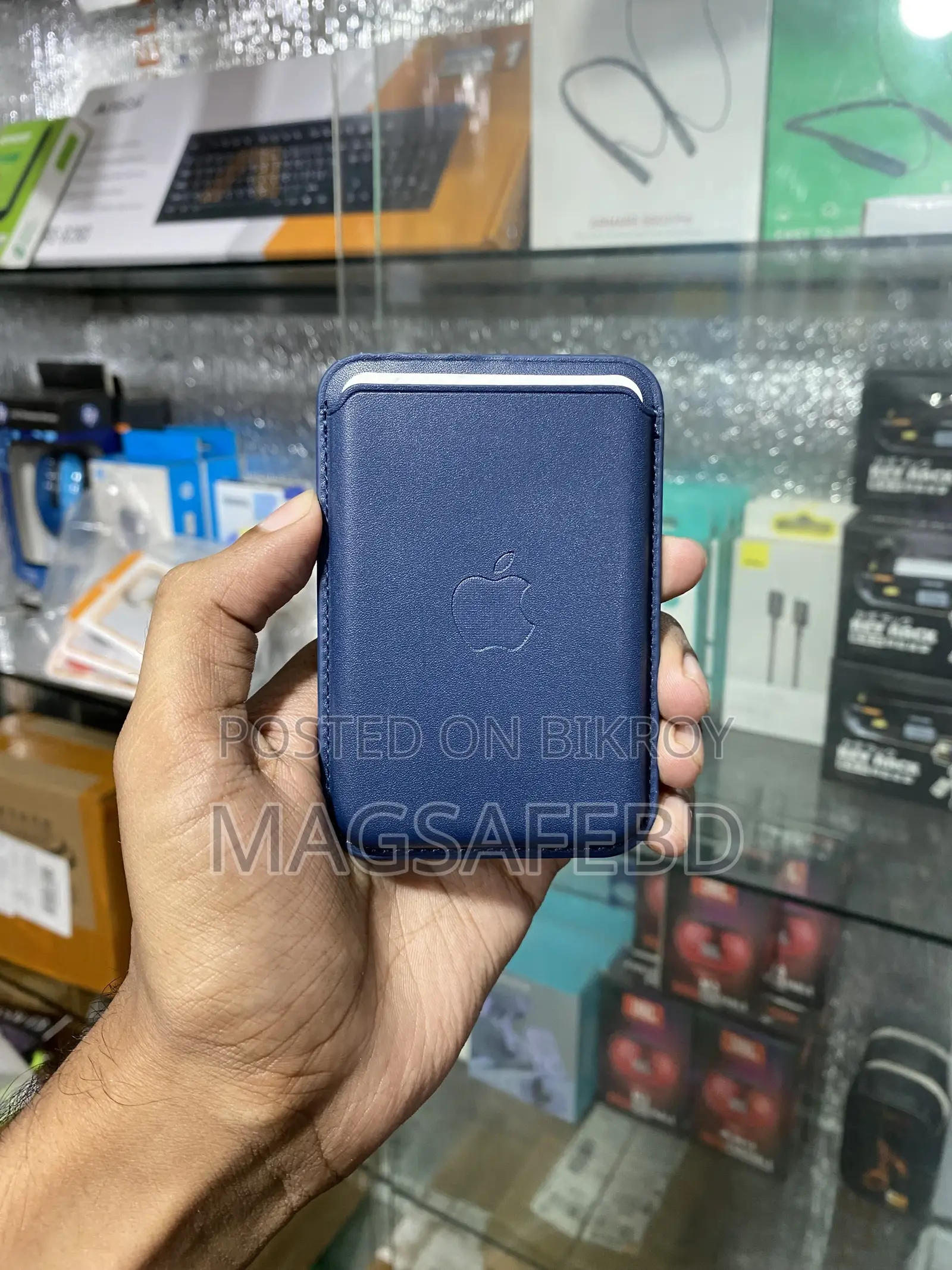 MagSafe Leather Wallet With Official Pop-Up Animation