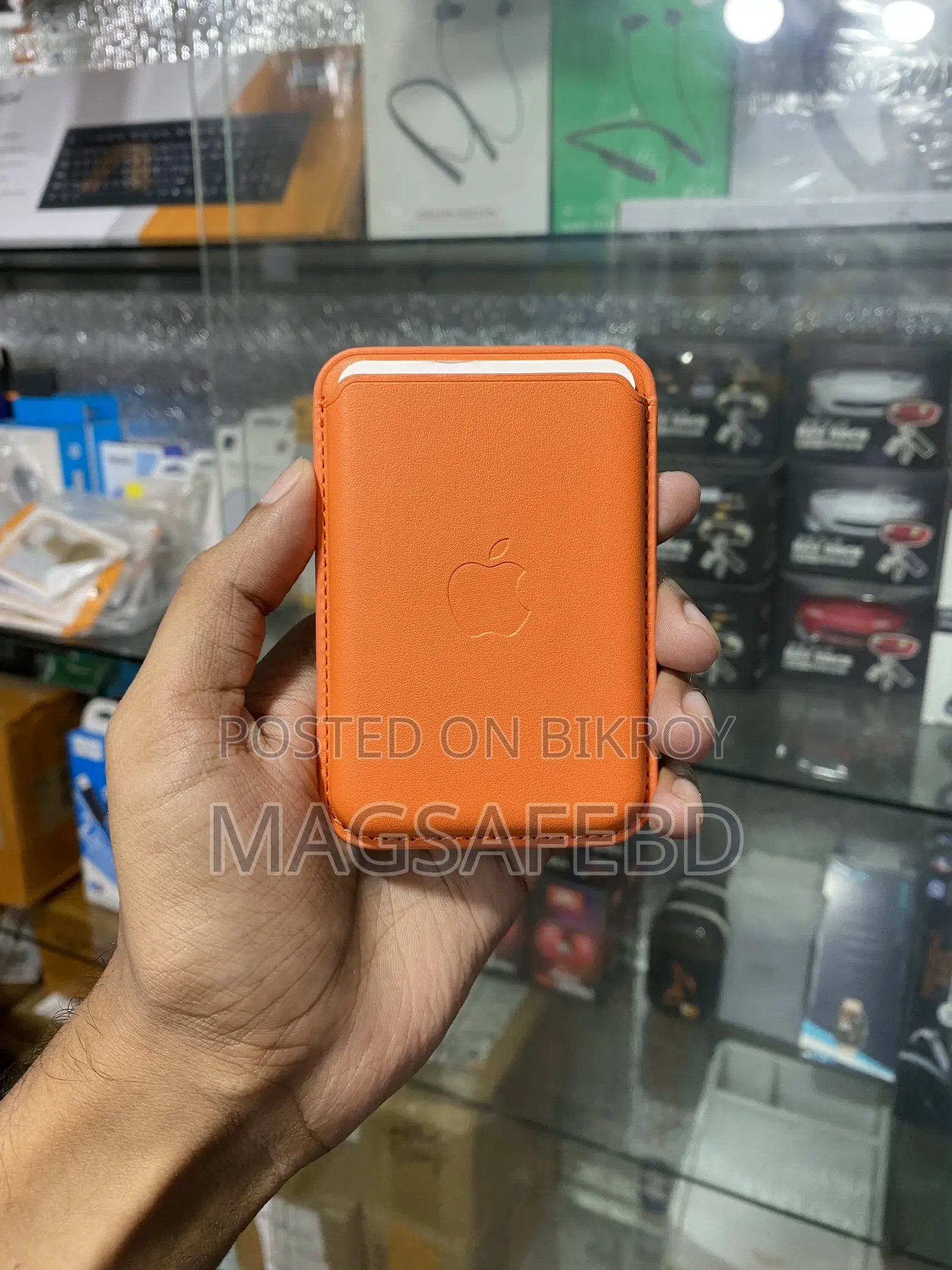 MagSafe Leather Wallet With Official Pop-Up Animation