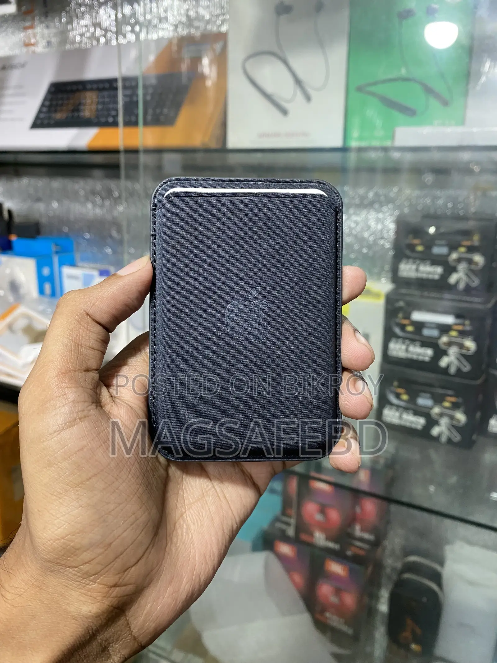 FineWoven MagSafe Wallet