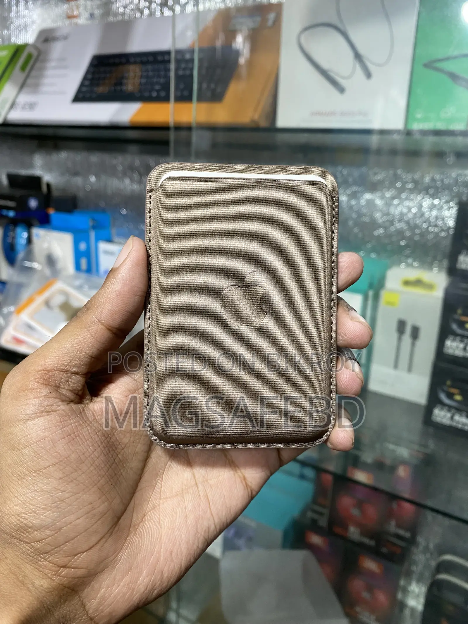 FineWoven MagSafe Wallet