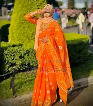 হাফ সিল্ক স্ক্রিন প্রিন্ট শাড়ি