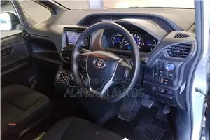Toyota Noah 2021 Silver