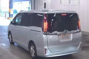 Toyota Noah 2021 Silver