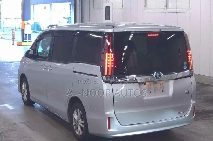 Toyota Noah 2021 Silver