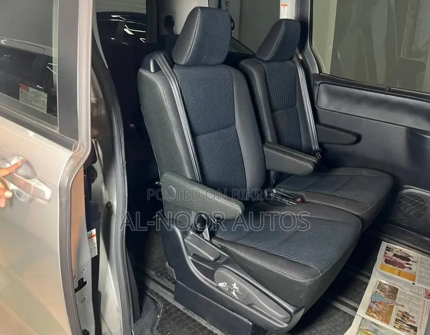 Toyota Noah 2021 Silver