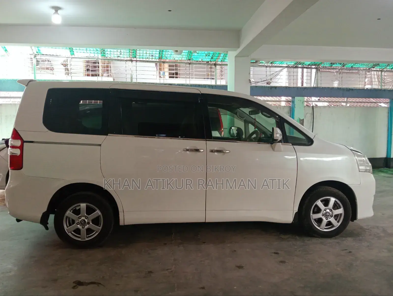 Toyota Noah 2012 Pearl