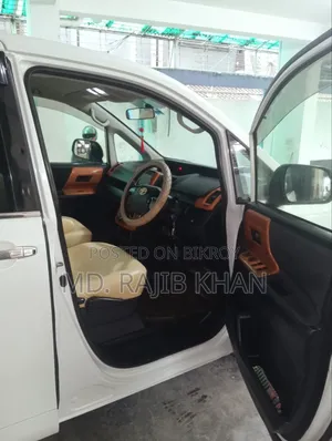 টয়োটা নোয়া ২০১২ সাদা