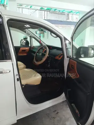Toyota Noah 2012 Pearl