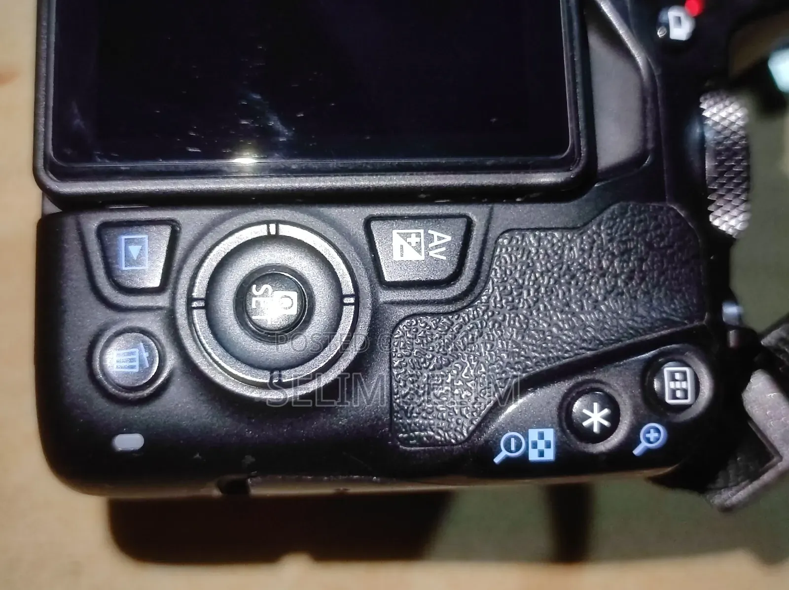Canon 250d camera will be sold.