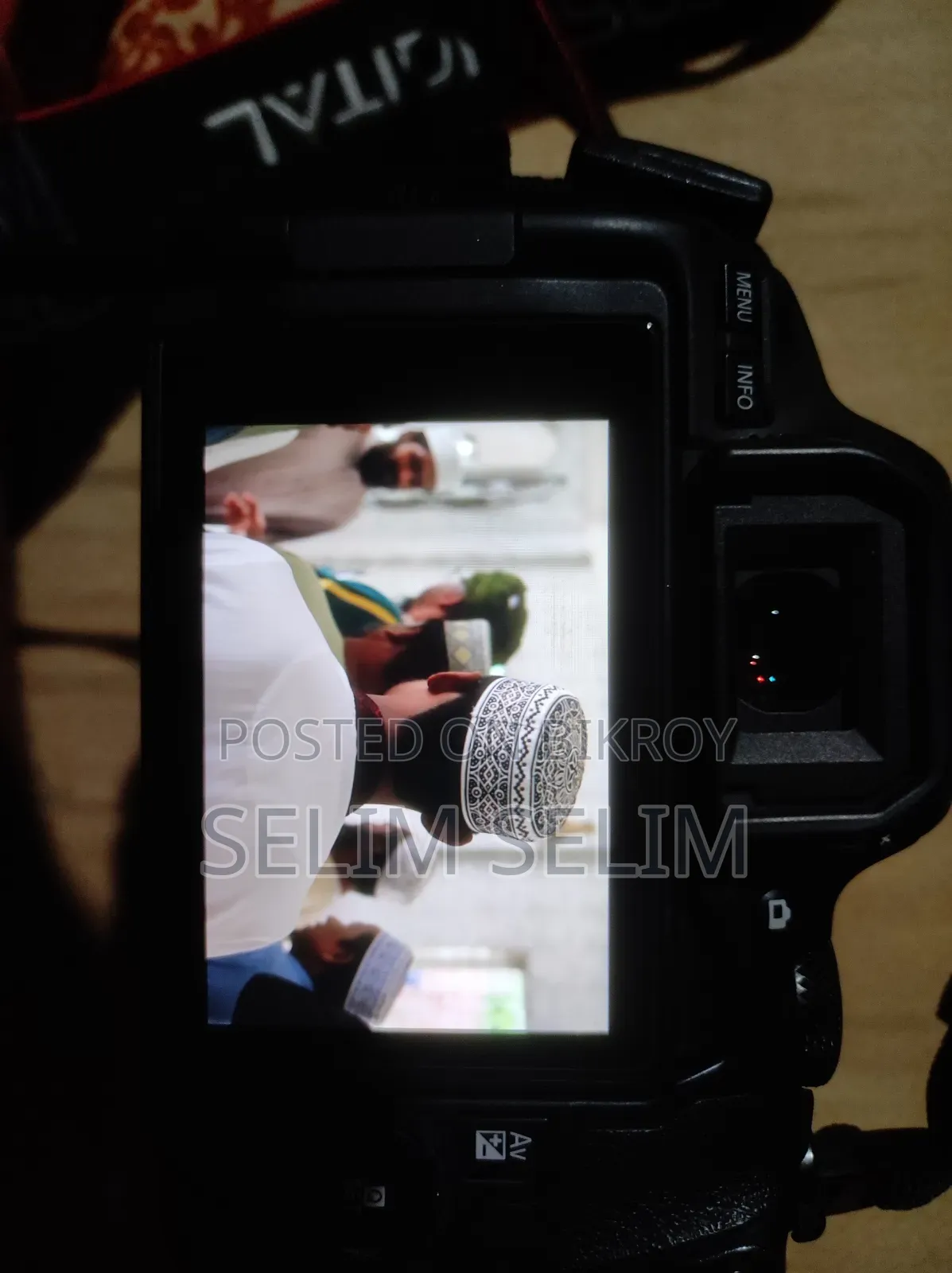 Canon 250d camera will be sold.