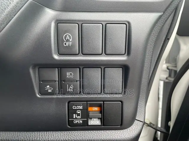 Toyota Noah 2021 Pearl