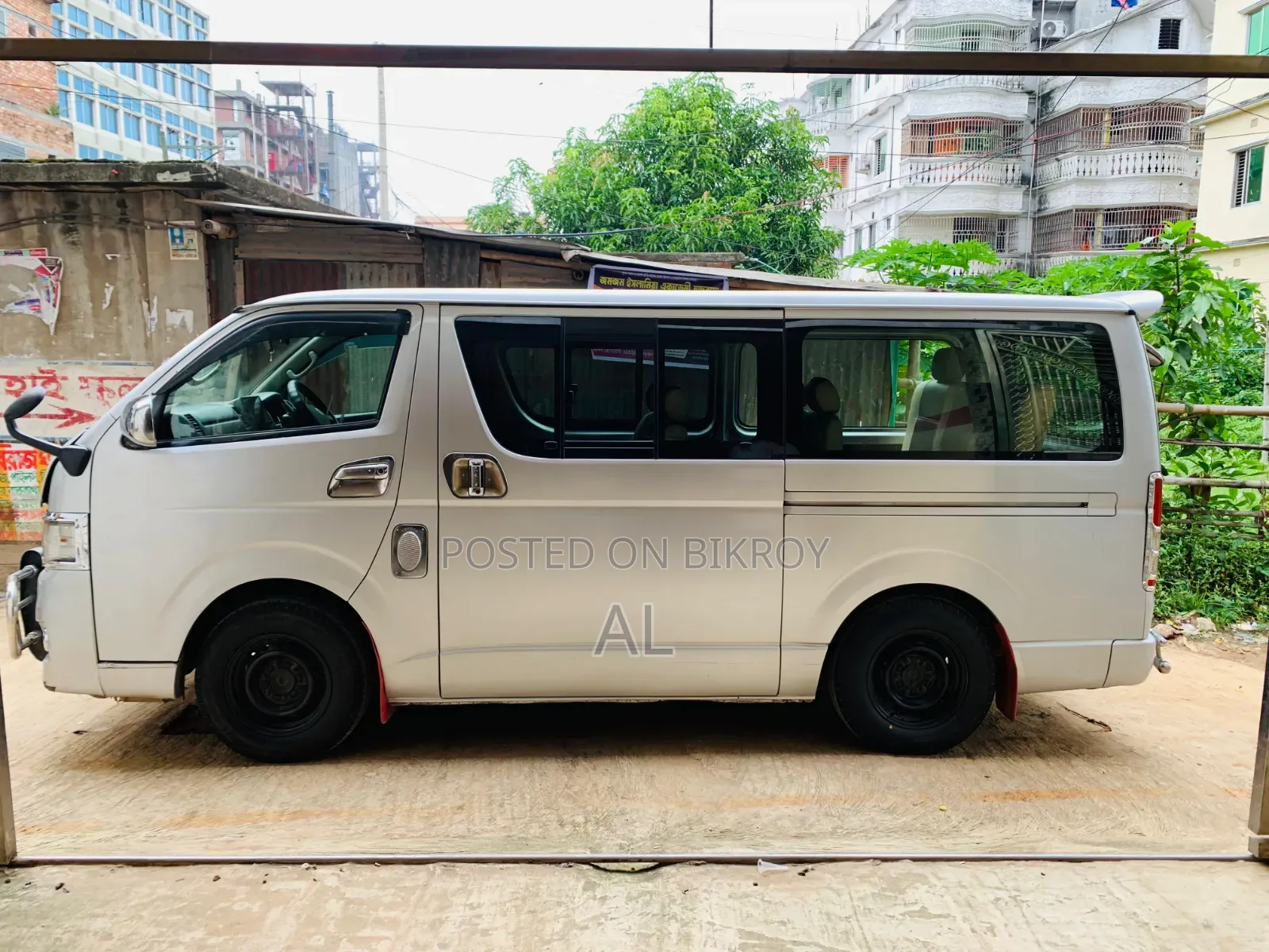Toyota HiAce 2017 Silver