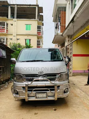 Toyota HiAce 2017 Silver