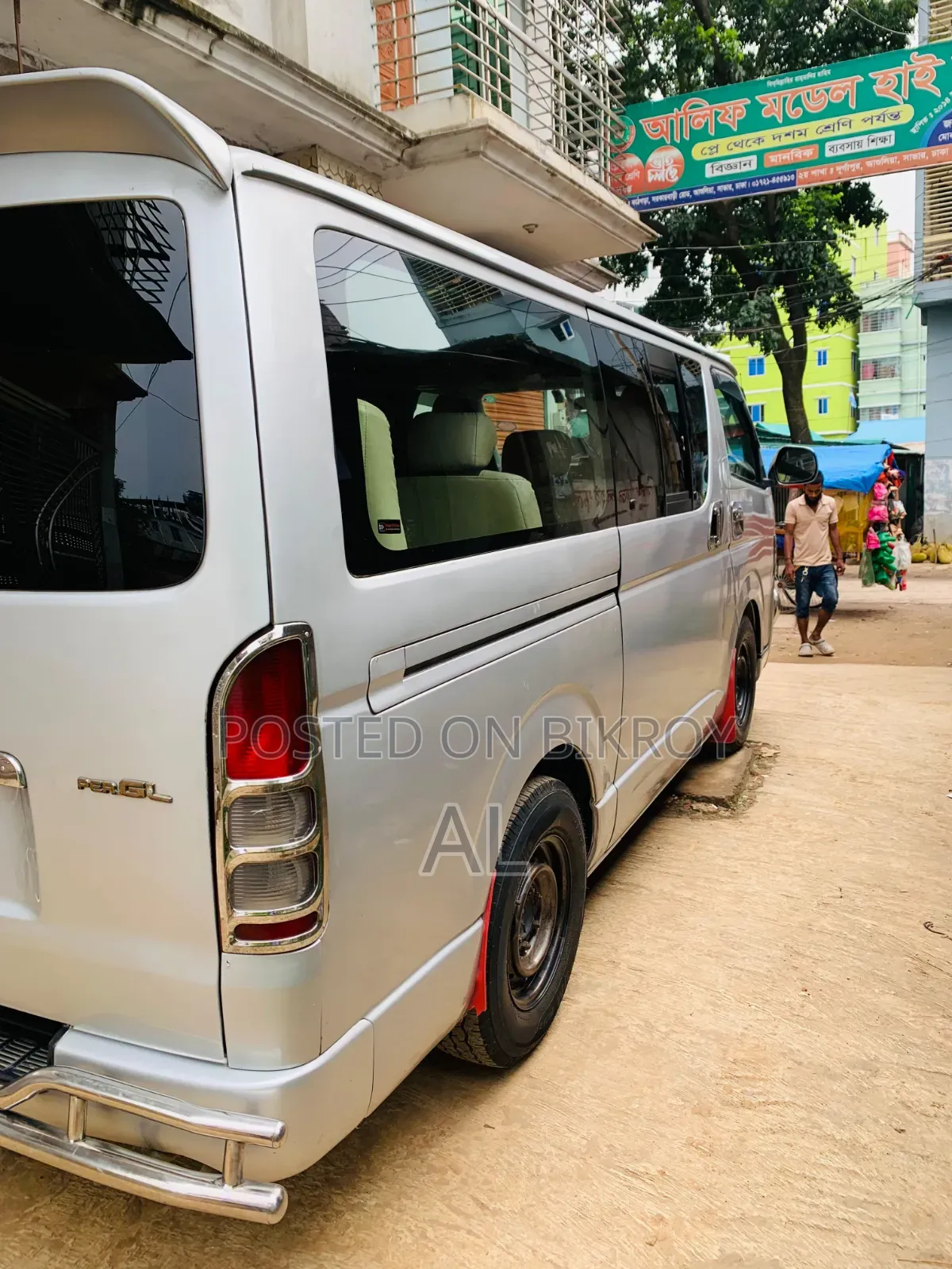 Toyota HiAce 2017 Silver