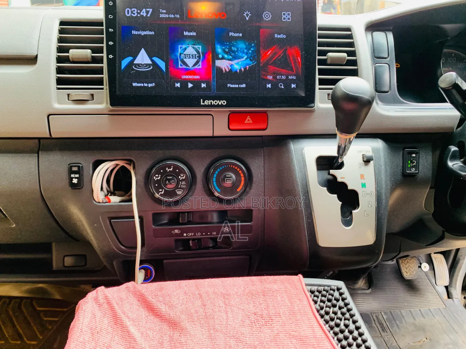 Toyota HiAce 2017 Silver