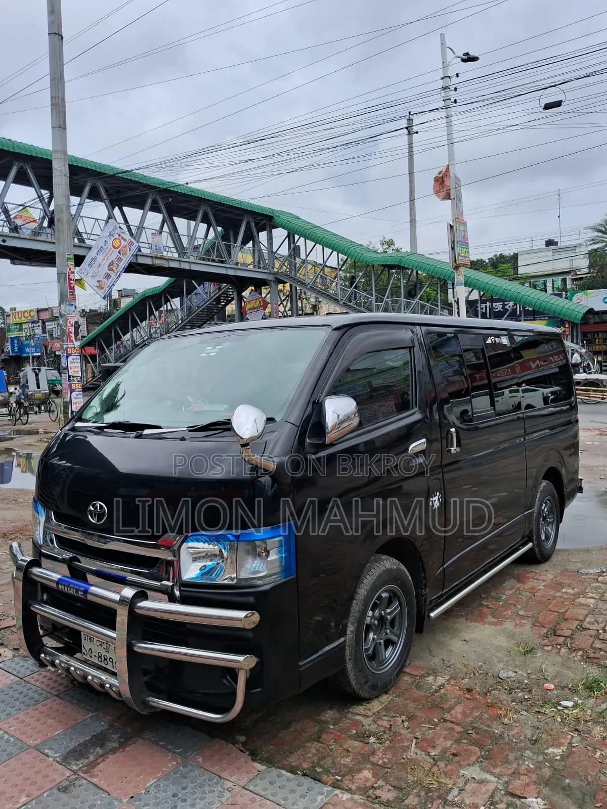 Toyota HiAce 2010 Black