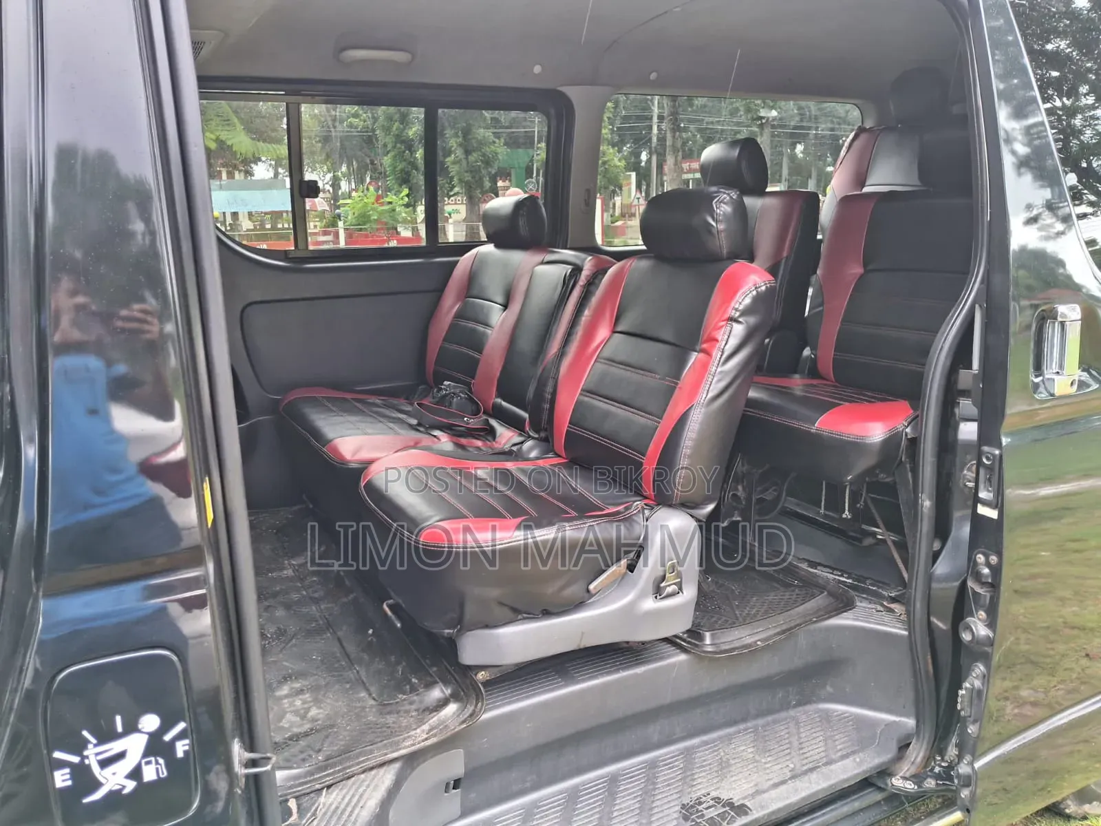Toyota HiAce 2010 Black