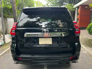 টয়োটা ল্যান্ড ক্রুজার প্রাডো ২০২২ কালো