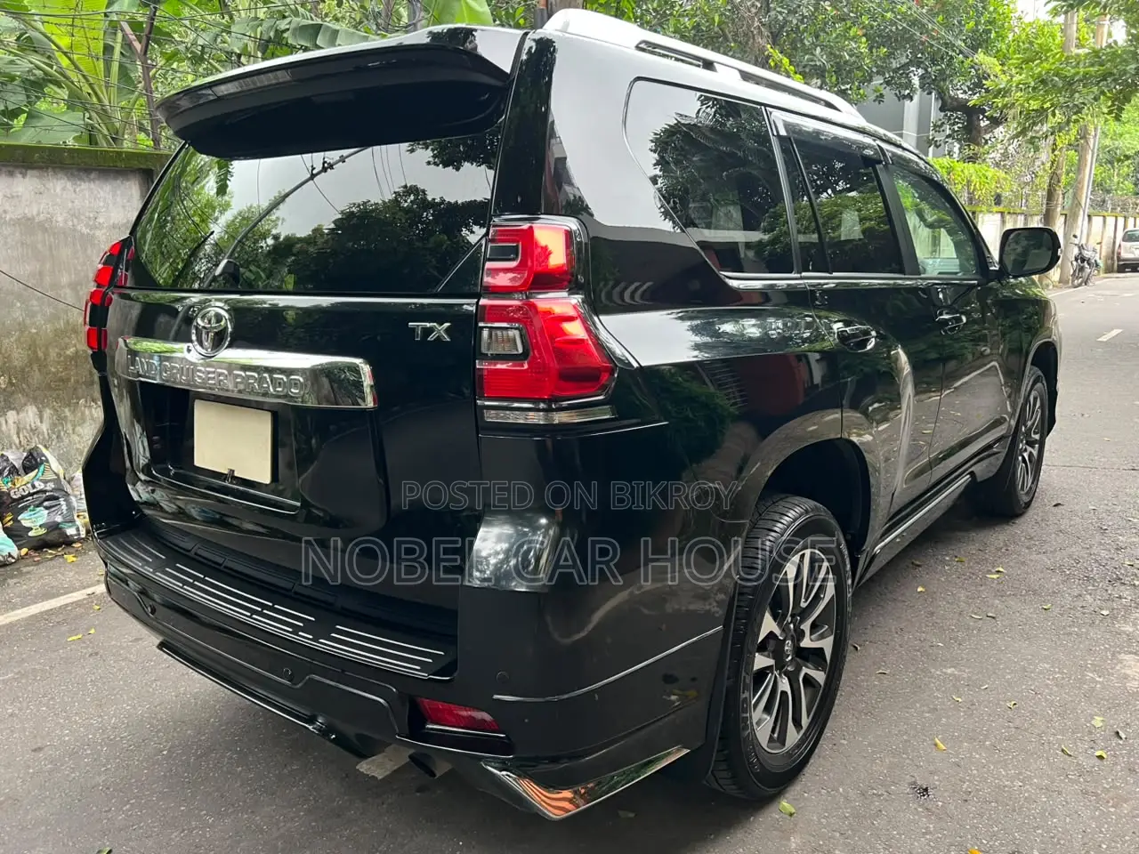 টয়োটা ল্যান্ড ক্রুজার প্রাডো ২০২২ কালো