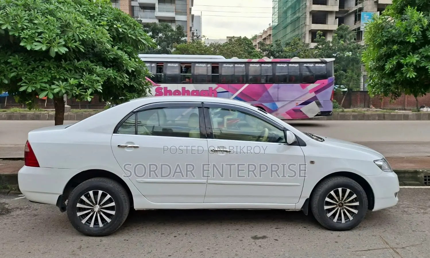 টয়োটা করোল্লা ২০০৫ হোয়াইট