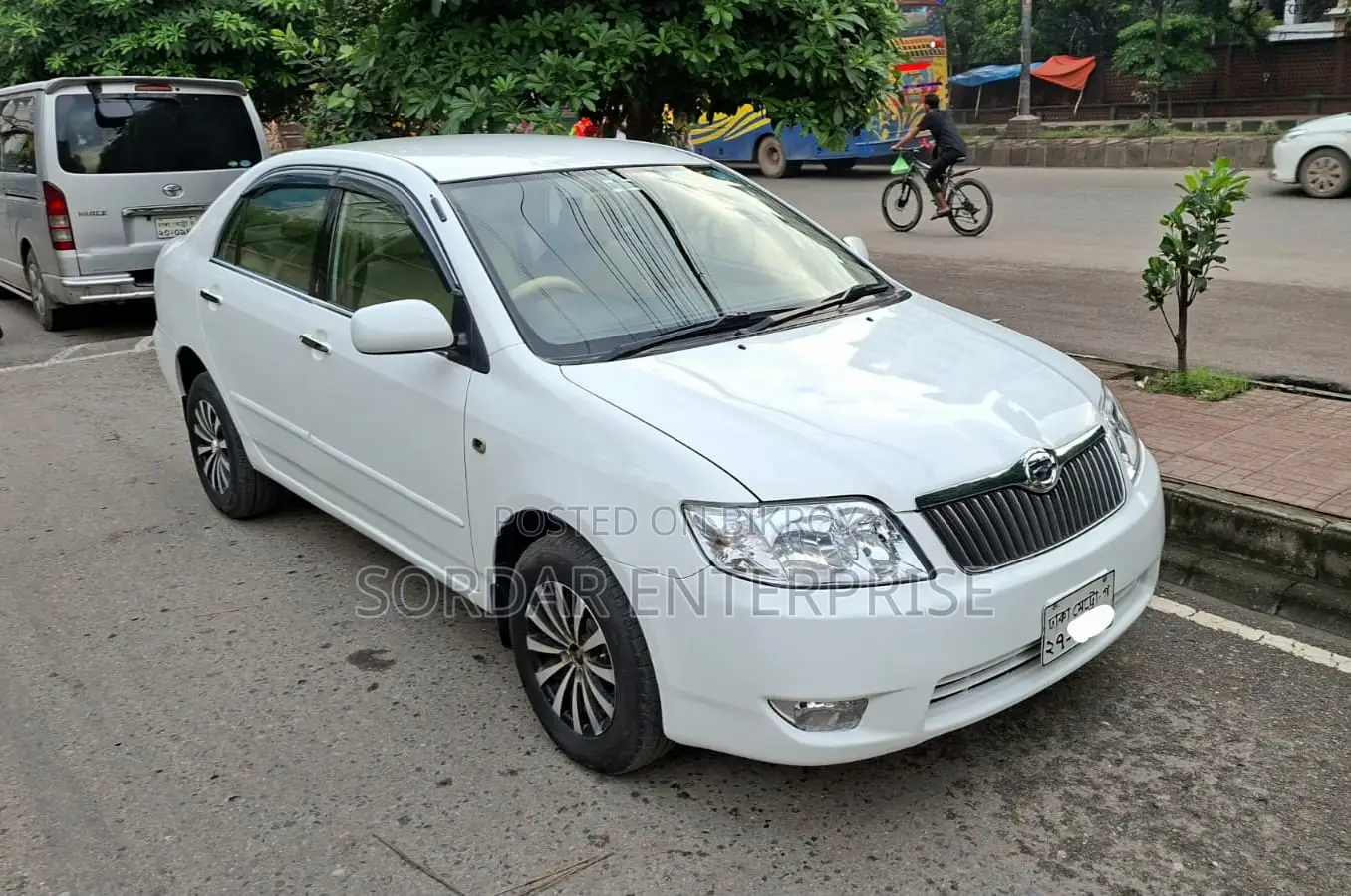 টয়োটা করোল্লা ২০০৫ হোয়াইট