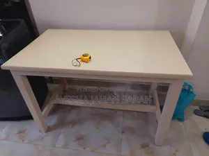 ৪ ফুট / ২.৫ ফুট কাঠের টেবিল