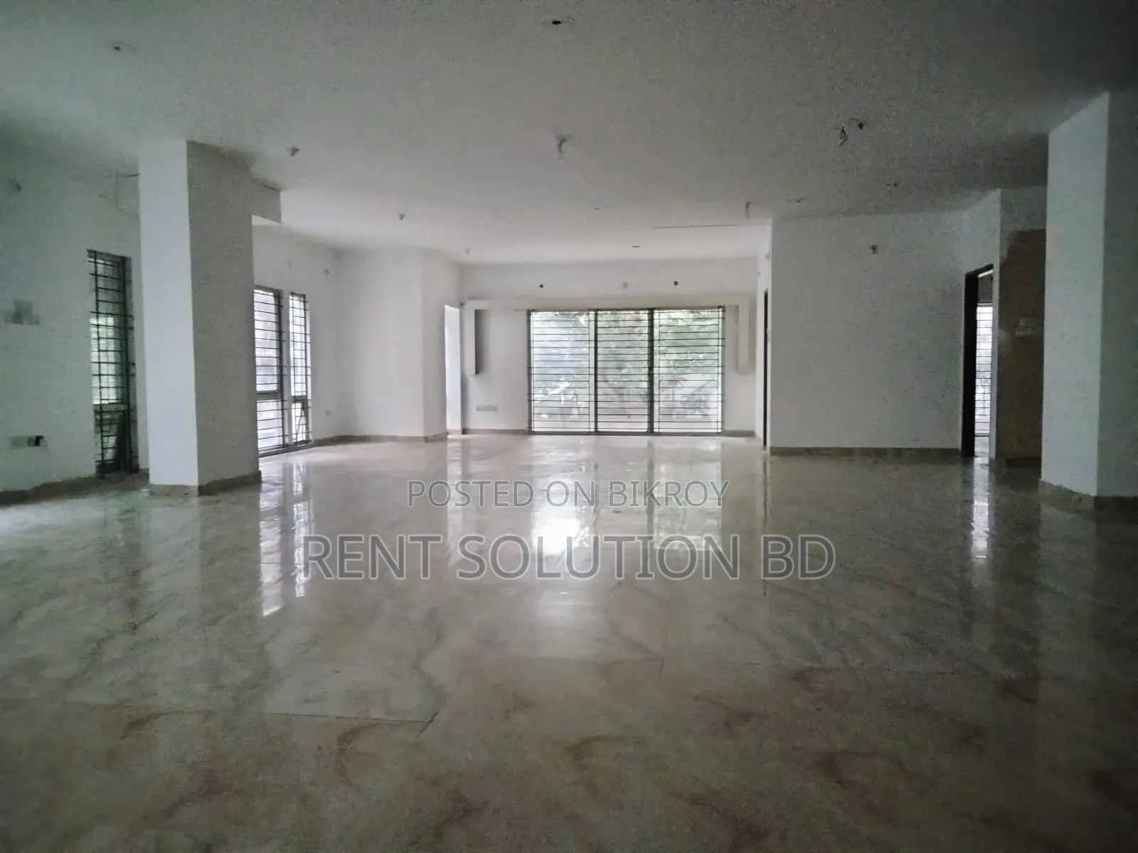 রোকেয়া সরণীতে সম্পূর্ণ বাণিজ্যিক স্পেস